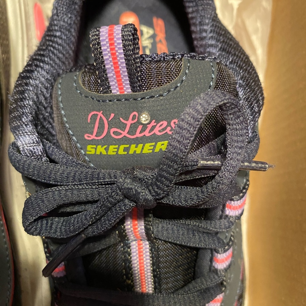 Skechers D'Lites Woman’s Sneakers - Black with Pink Accents